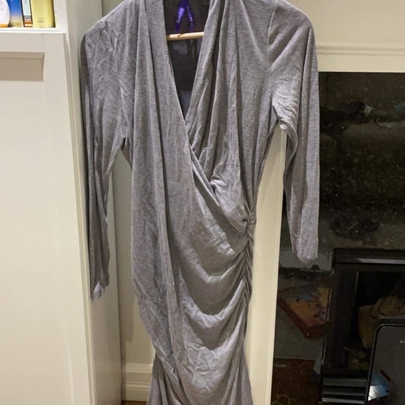 Seraphine maternity crossover dress in grey/purple - Picture 4 of 4